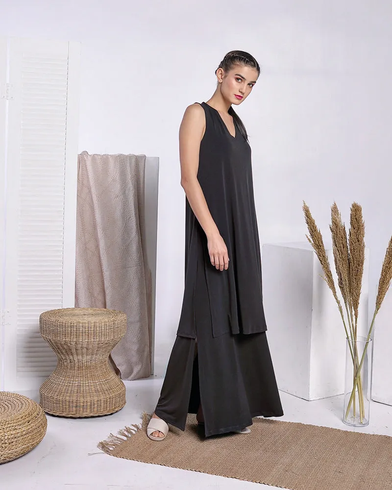 Perri Sleeveless V-Neck Maxi Dress